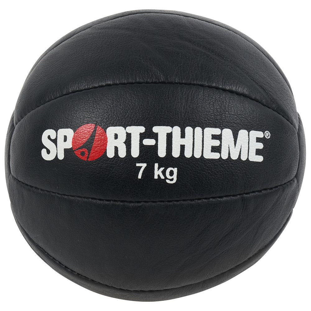 Schwarzer Medizinball. Aufschrift: Sport-Thieme, 7 kg. Lederoptik, runde Form.