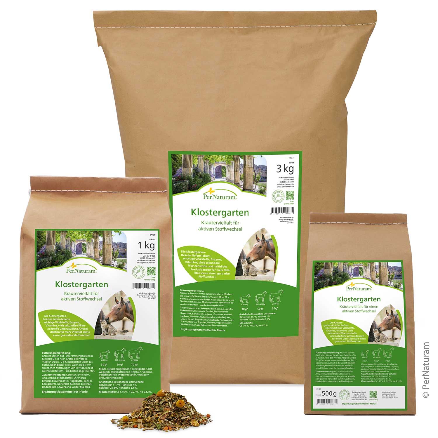 Verschiedene Beutel PerNaturam Klostergarten Kräuter. Größen: 500g, 1kg, 3kg. Braune Papiertüten mit grünen Etiketten und Produktabbildung.