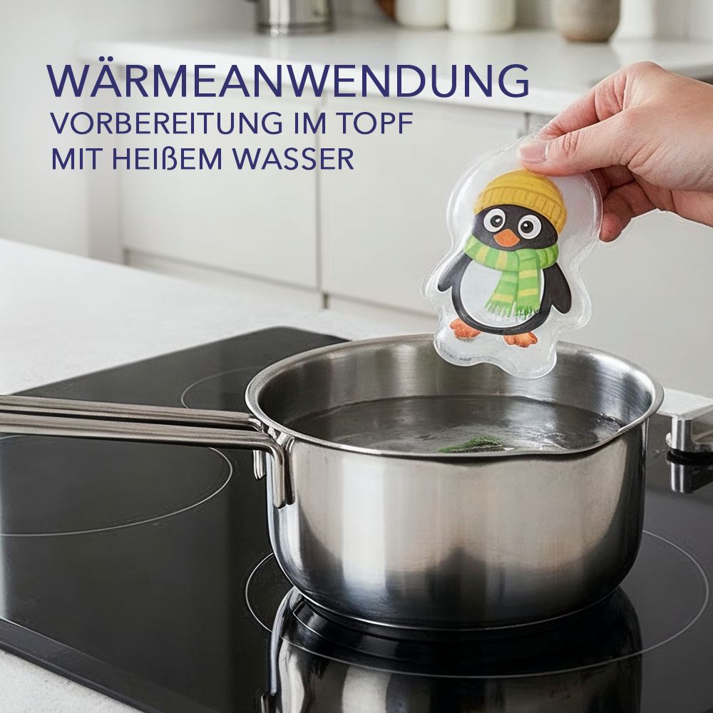 Eine Hand hält eine Pinguin-Kompresse über einem Topf mit heißem Wasser. Text: Wärmeanwendung. Zubereitung im Topf mit heißem Wasser.