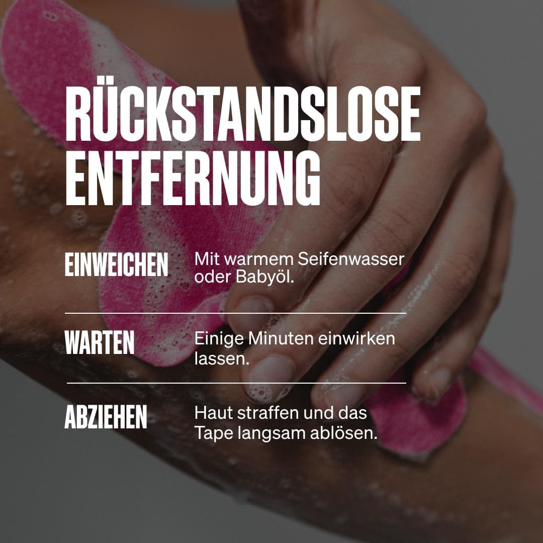 Hand entfernt rosa Kinesiologie-Tape mit Seifenwasser. "Rückstandslose Entfernung".