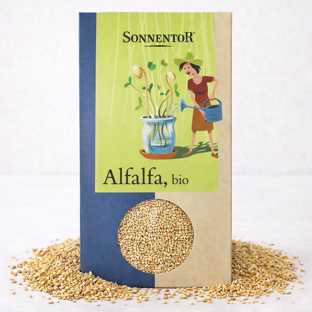 Sonnentor Alfalfa Bio Keimsaaten, umgeben von einer kleinen Menge Samen.