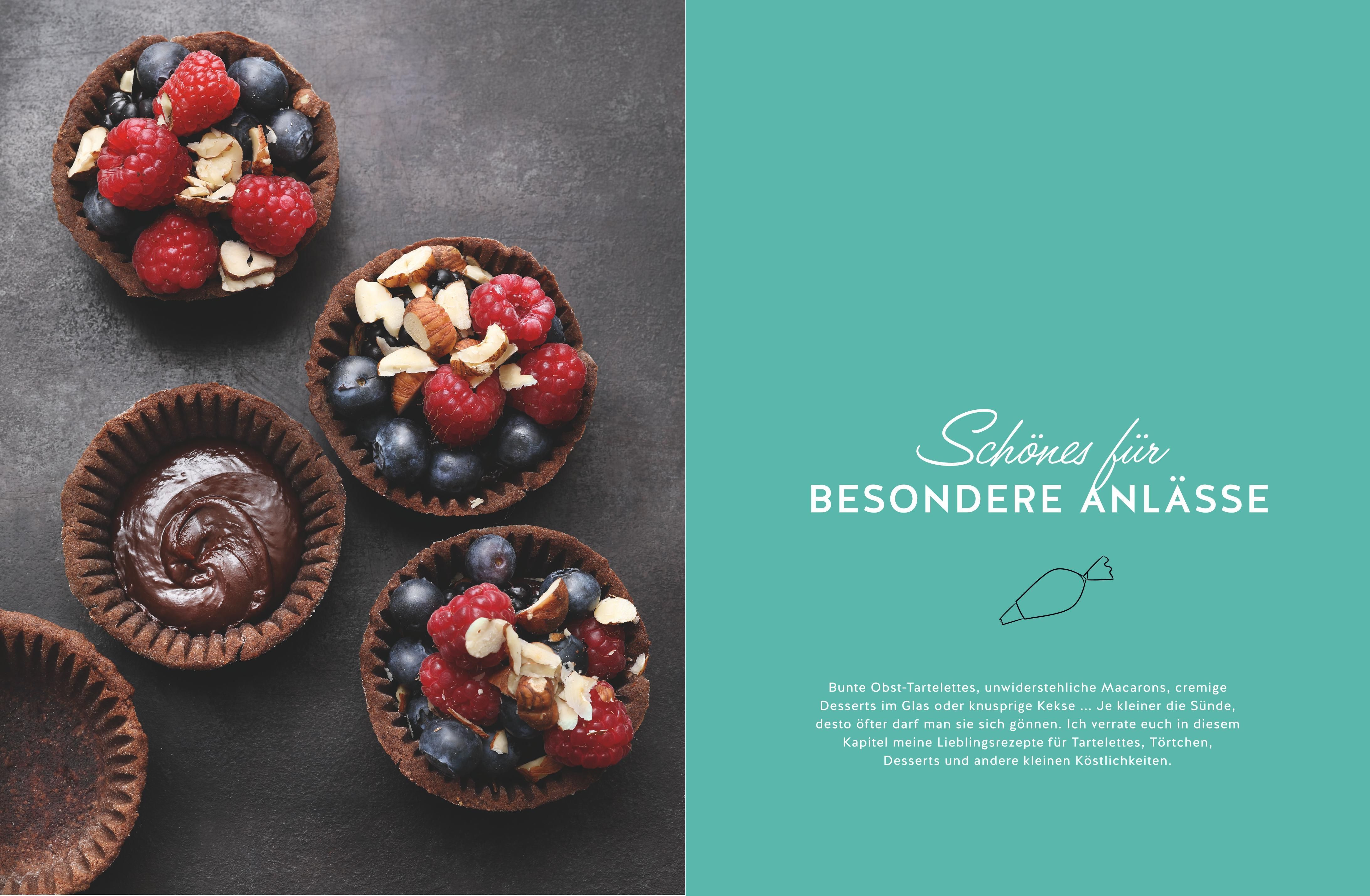Buchseite mit Desserts. Tartes mit Beeren und Nüssen. Text: Schönes für besondere Anlässe.