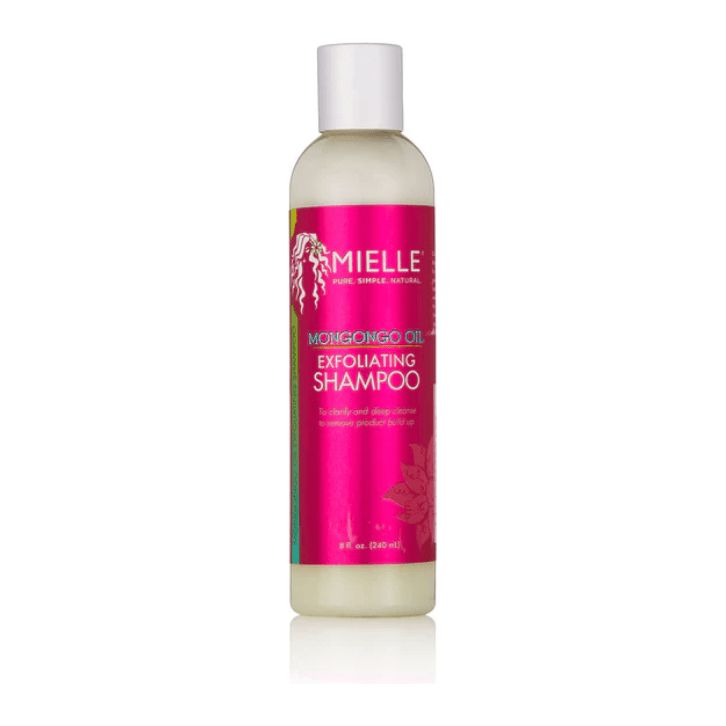 Flasche Mielle Mongongo Öl Peeling Shampoo. Weißer Deckel, rosa Etikett mit Text und Logo.