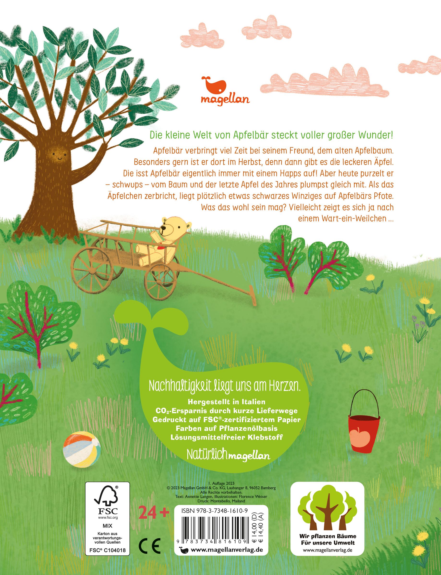 Buchrückseite: "Die kleine Welt von Apfelbär". Text, Illustrationen: Baum, Wagen, Eimer, Apfel, Wiese. Nachhaltigkeit-Logo.