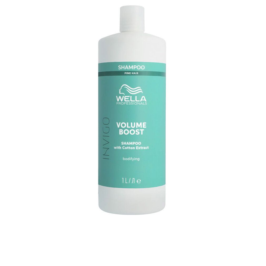 Wella Invigo Volume Boost Shampoo Flasche. Weiß, mit türkisfarbenem Etikett. Text: Shampoo, Volume Boost, 1L.