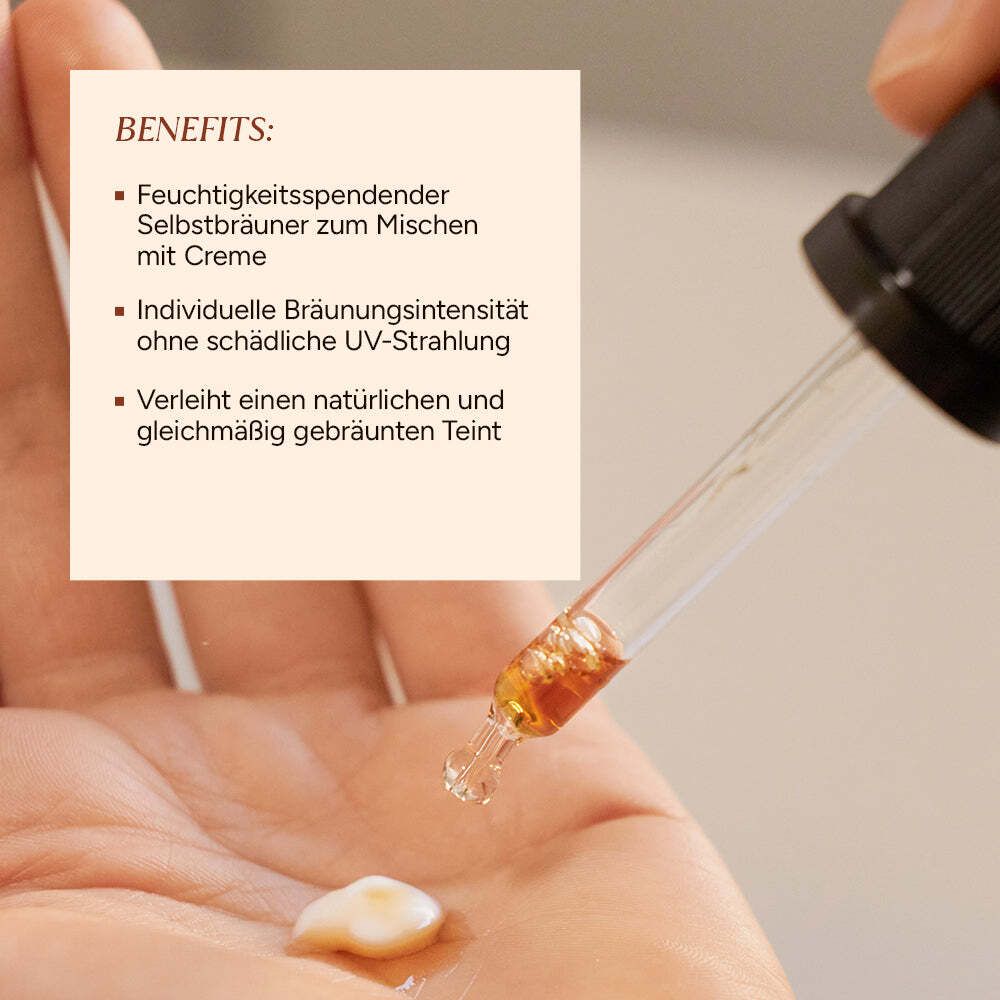Hand mit Tropfen Selbstbräunungskonzentrat auf Creme. Pipette mit Flüssigkeit. Text: Vorteile: feuchtigkeitsspendend, individuelle Bräune.