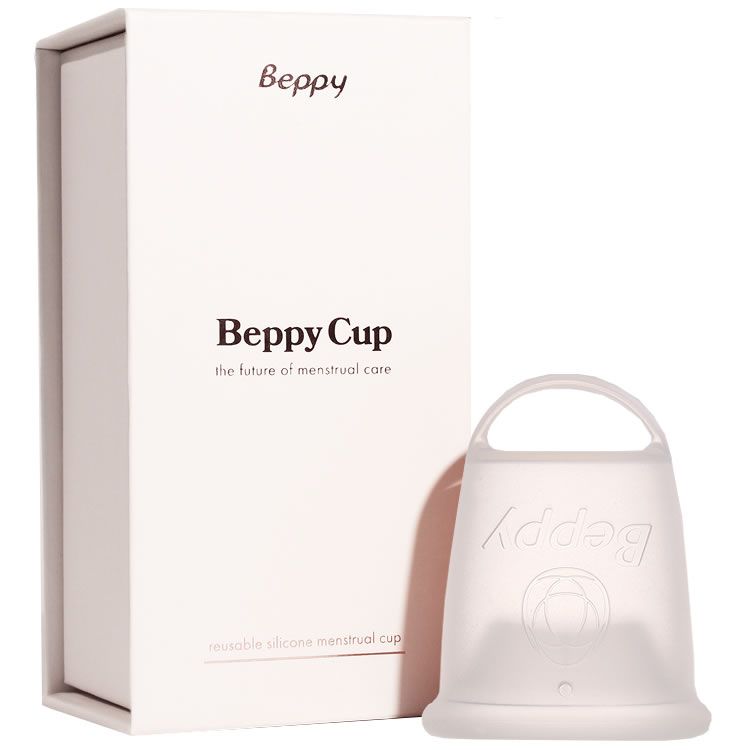 Transparenter Beppy Cup aus medizinischem Silikon mit Griff und Verpackung.