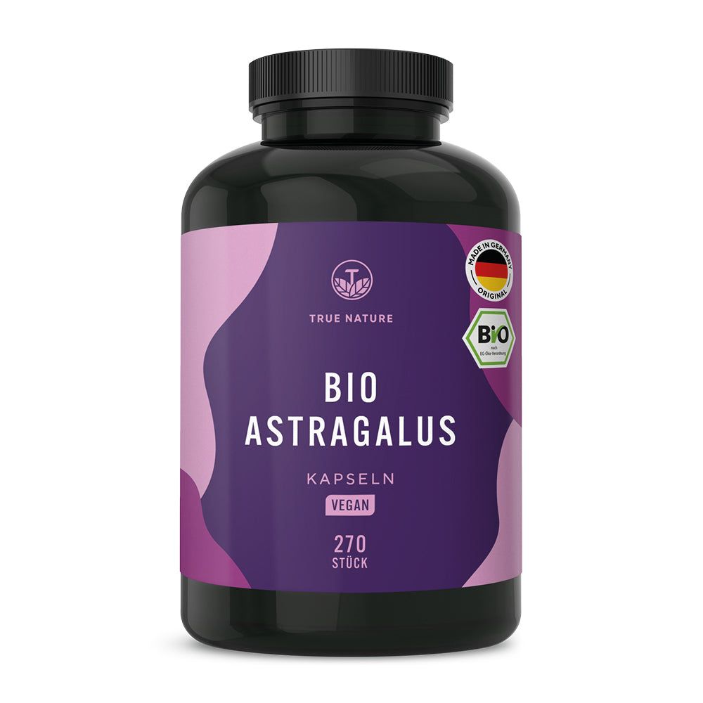 Schwarze Flasche mit lila Etikett. Aufschrift: BIO ASTRAGALUS KAPSELN, VEGAN, 270 Stück. Logo: True Nature. Bio-Siegel. Made in Germany.