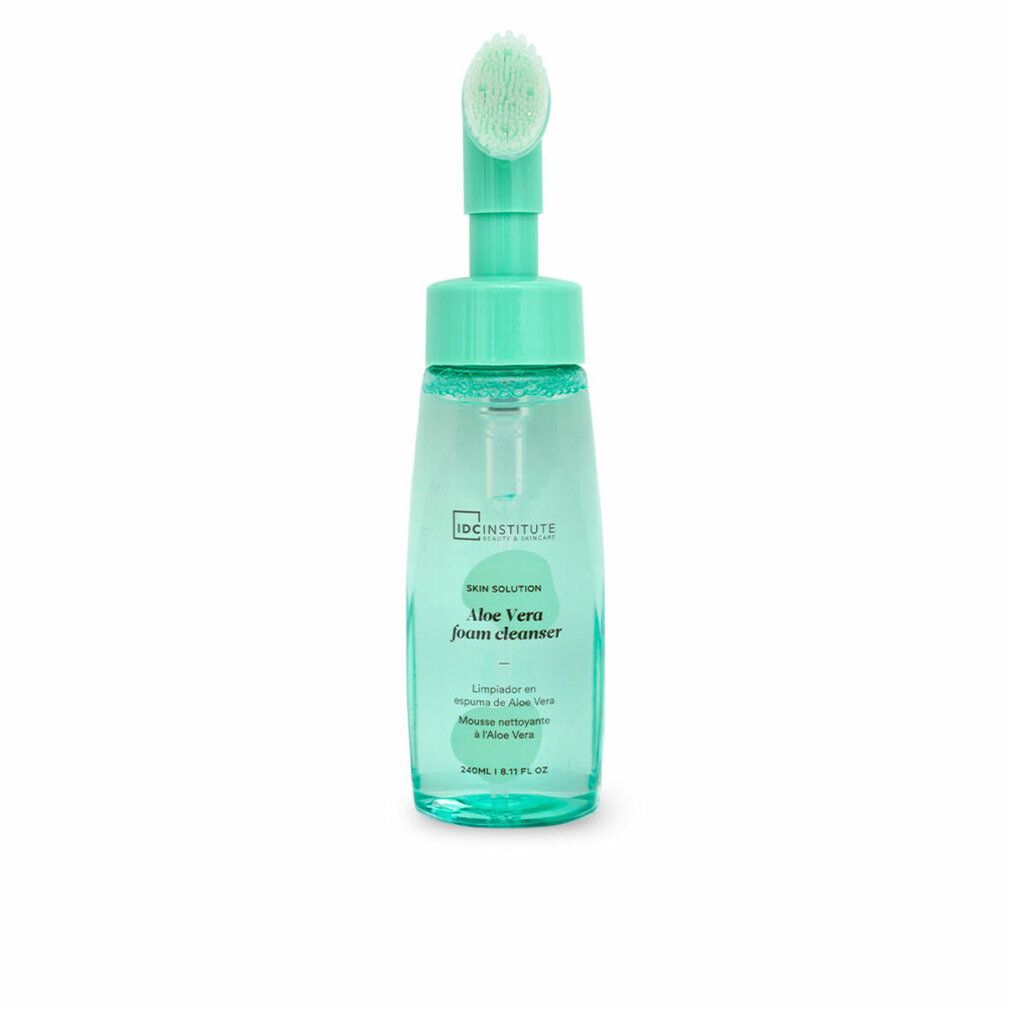 Grüne Flasche mit Bürstenaufsatz. Aufschrift: Aloe Vera Foam Cleanser. Marke: IDC Institute.