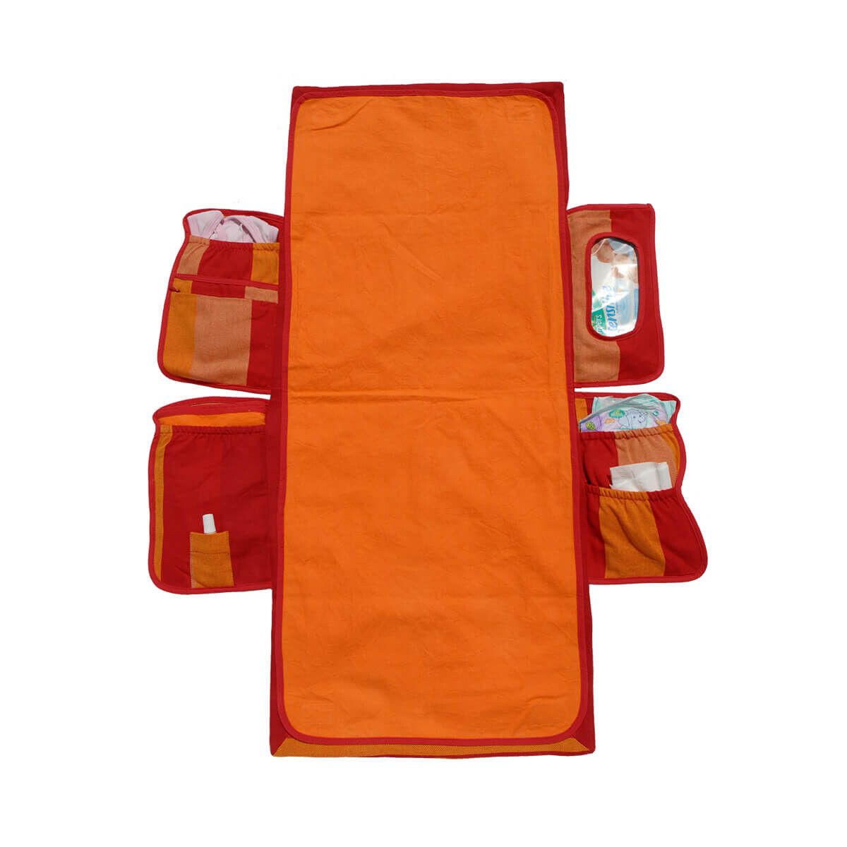 Offener Wickelmax Windeltaschen Organizer. Orange mit roten Akzenten. Mehrere Taschen für Zubehör. Roter Rand.