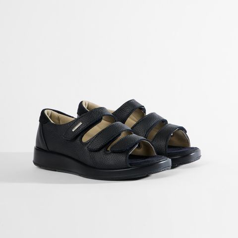 Schwarze Sandalen für Damen mit drei Klettverschlüssen.