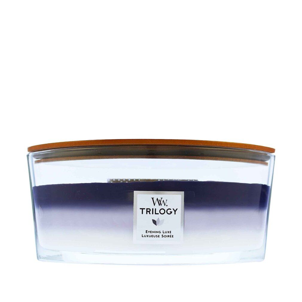 Kerze mit drei Farbzonen. Holzdeckel. Aufkleber mit Logo und Text: Trilogy, Evening Luxe, Luxueuse Soirée.
