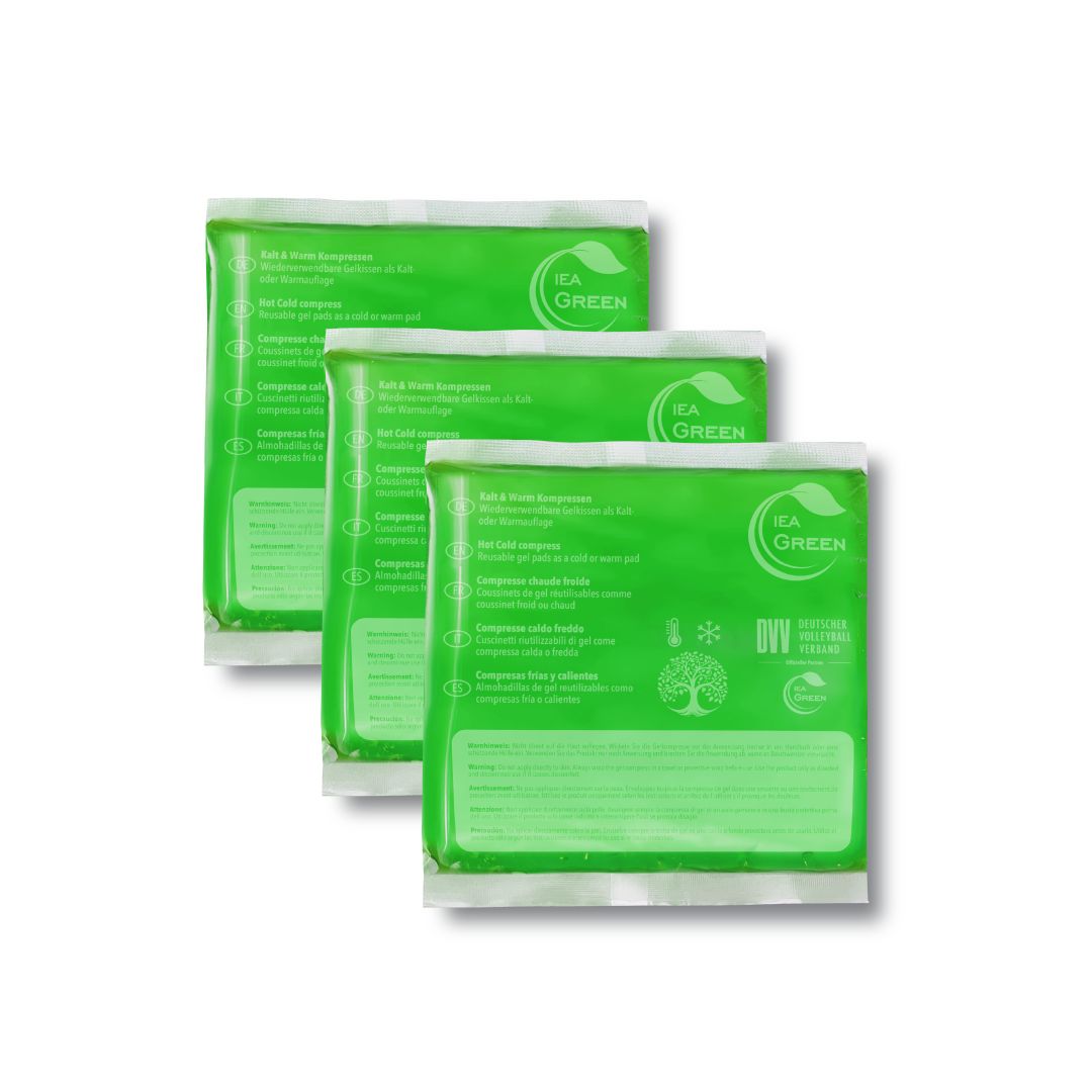 Drei grüne Kompressen-Packungen. Auf jeder Packung steht IEA GREEN und ein Logo.