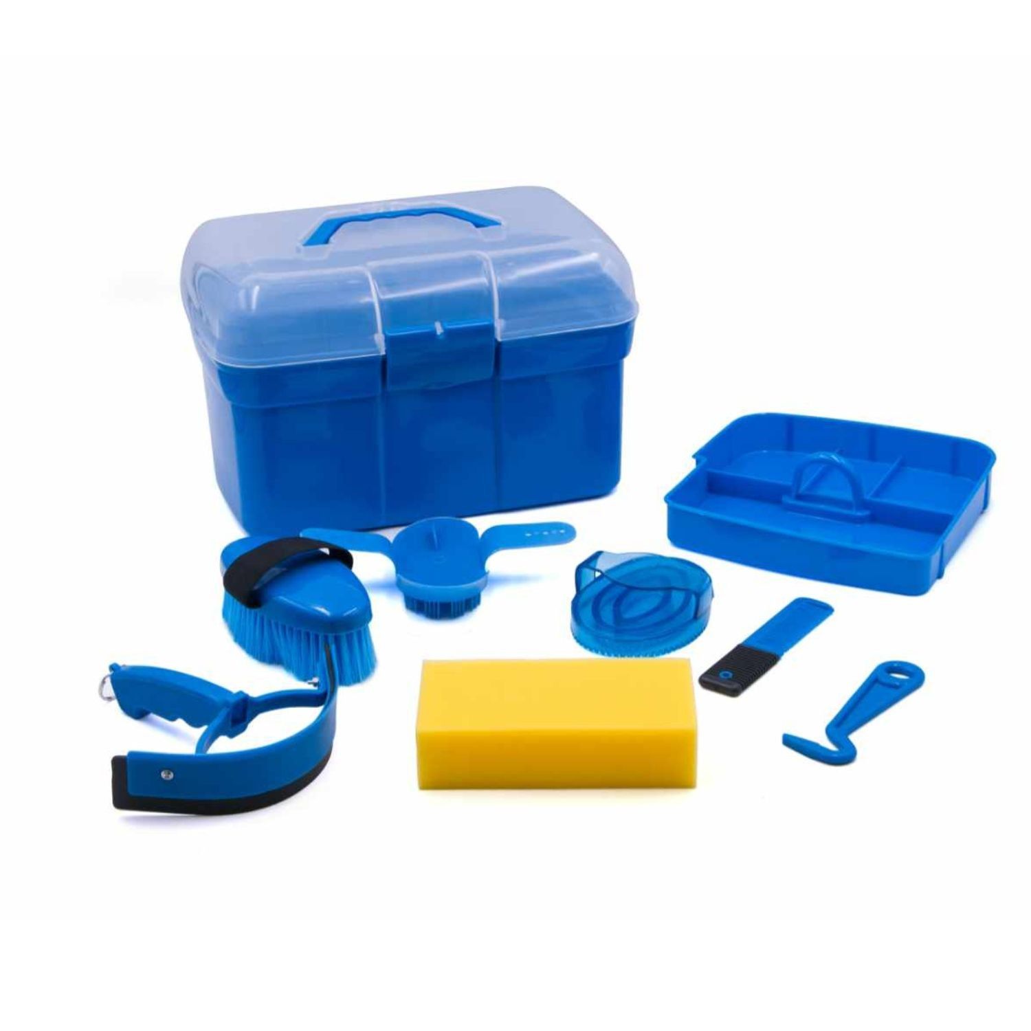 AMKA Putzbox MONDA, ein Set zur Pferdepflege. Das Set enthält eine blaue Box mit transparentem Deckel, eine Bürste, einen Hufkratzer, einen Schweißmesser, einen Schwamm und weitere Pflegeutensilien. Die Box ist geschlossen und die Utensilien sind angeordnet.
