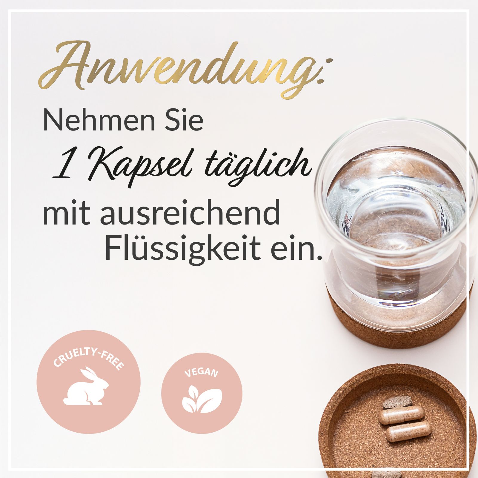 Flasche mit Kapseln, Glas Wasser und Siegeln für Cruelty-Free und Vegan.