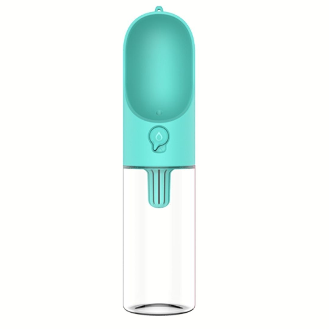 Blau-transparente Trinkflasche mit Trinkschale. Oben blau, unten transparent. Mit Knopf und Filter.