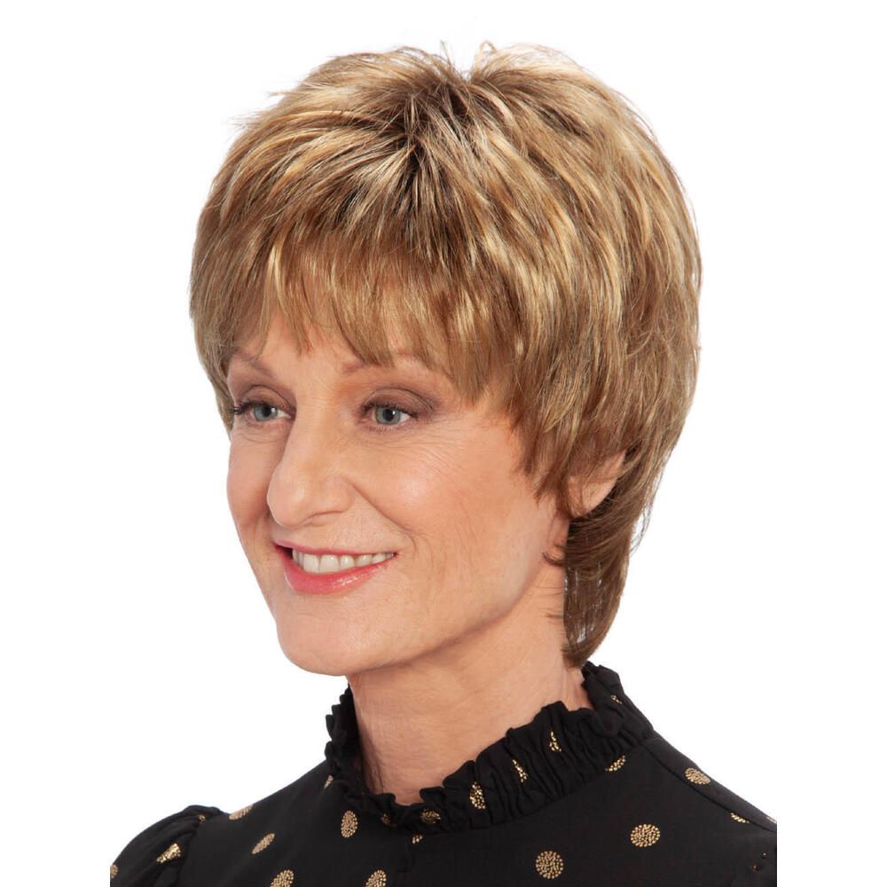 Kurzhaarperücke mit blonden Strähnen. Seitenansicht einer Frau mit schwarzem Oberteil.