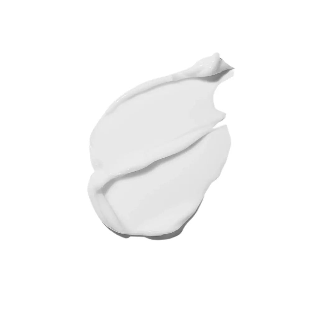 Weißes Produkt auf weißem Hintergrund. Creme-Textur. Wellenförmige Form.