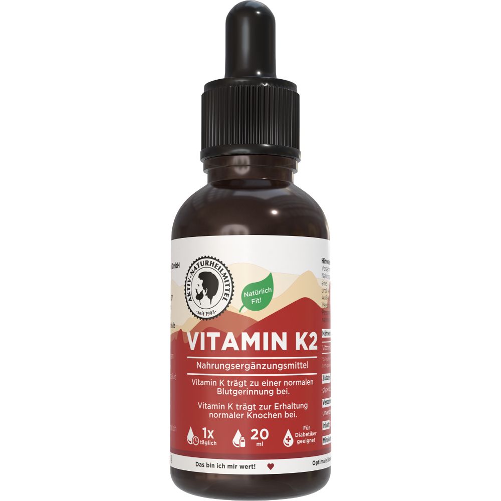 Braune Glasflasche mit "Aktiv-Naturheilmittel Vitamin K2 Tropfen". Enthält 20 ml. Mit Tropfer. "Natürlich fit"-Logo.