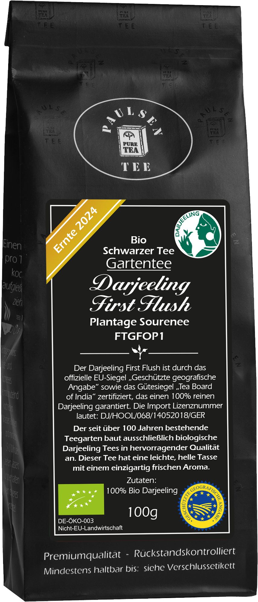 Schwarzer Teebeutel mit Etikett. Aufschrift: Paulsen Tee, Bio Darjeeling First Flush, FTGFOP1. Siegel: DE-ÖKO-003.