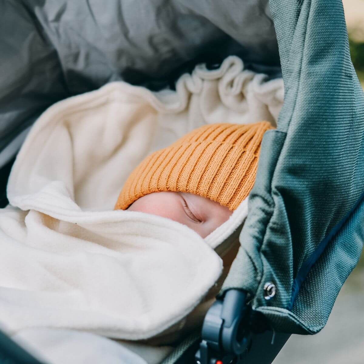 Hoppediz Babydecke Fleece Einschlagdecke für Autositz und Kinderwagen