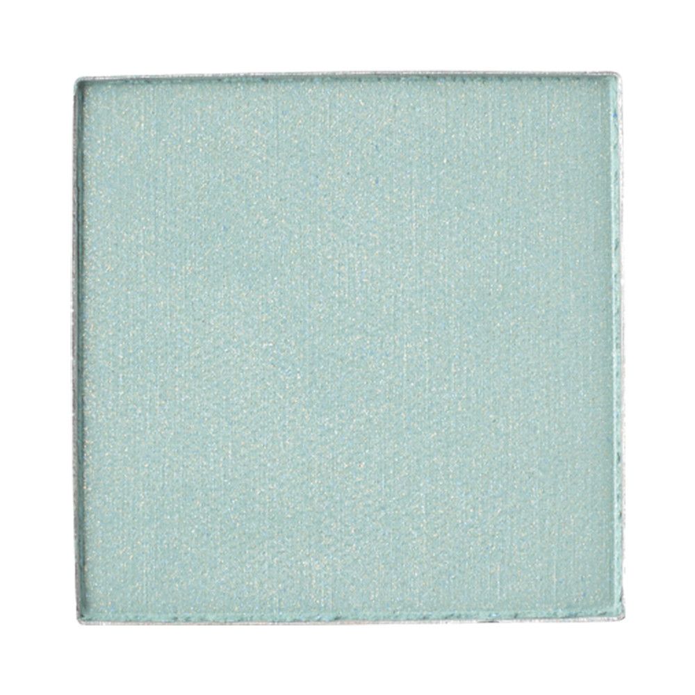 Quadratischer, hellblauer Lidschatten. Glatte Oberfläche.