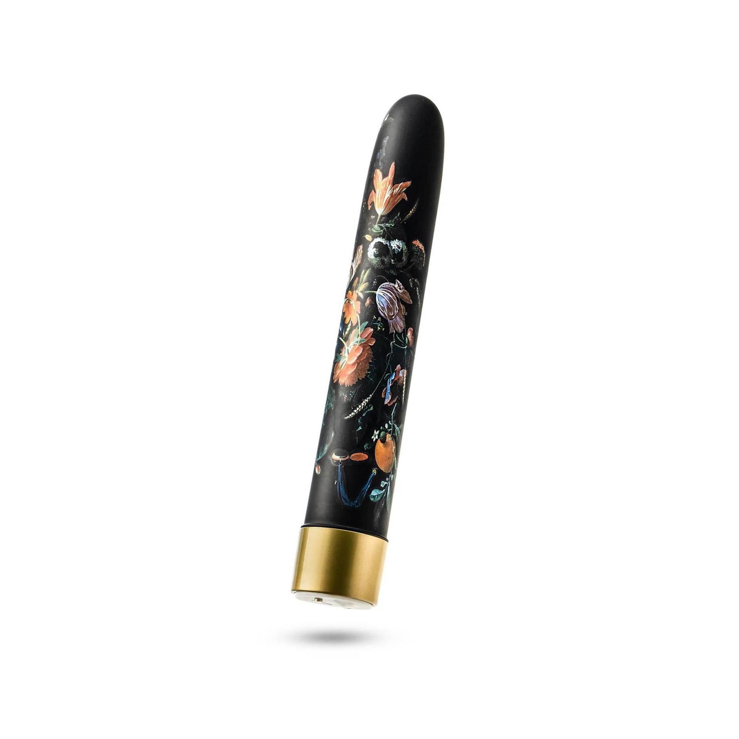 Schwarzer Vibrator mit floralem Muster und goldfarbenem Ende. Auf weißem Hintergrund.