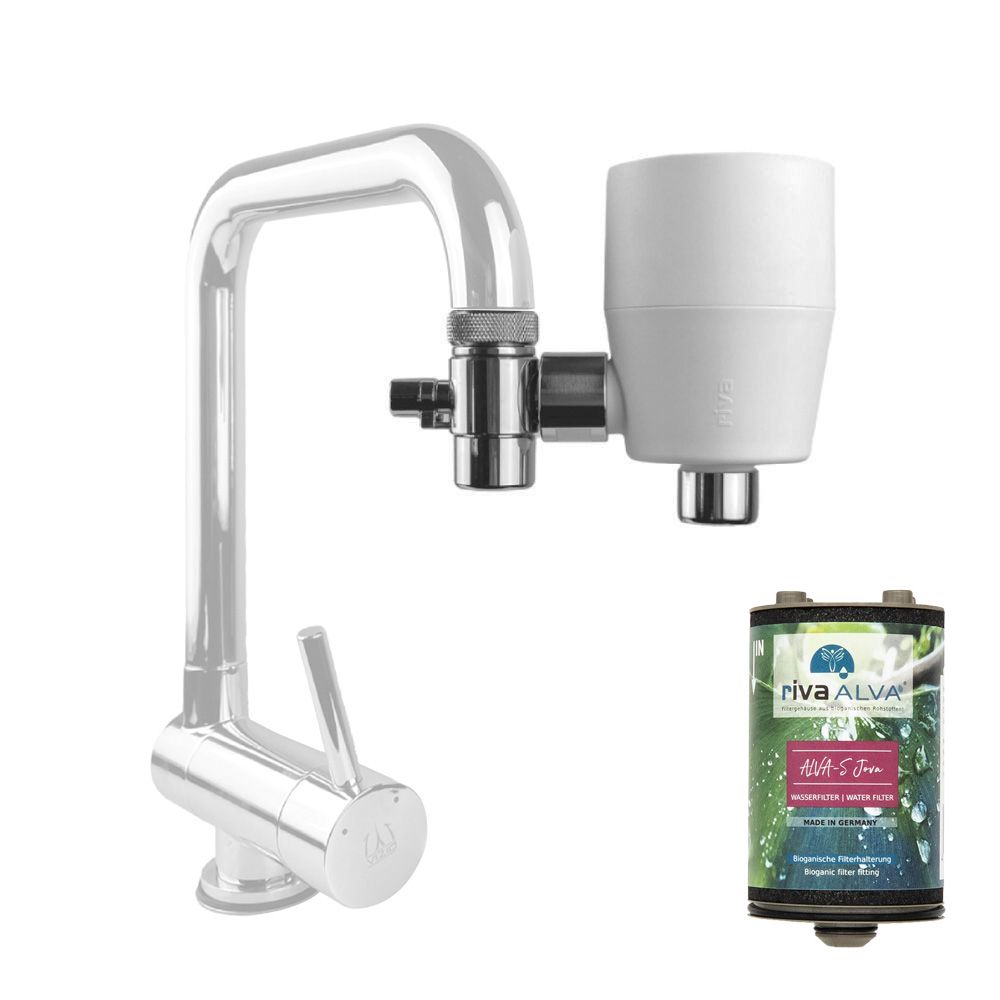 Chrom-Wasserhahn mit weißem Filter und Filterkartusche. Aufschrift: rivaALVA-S Jova.