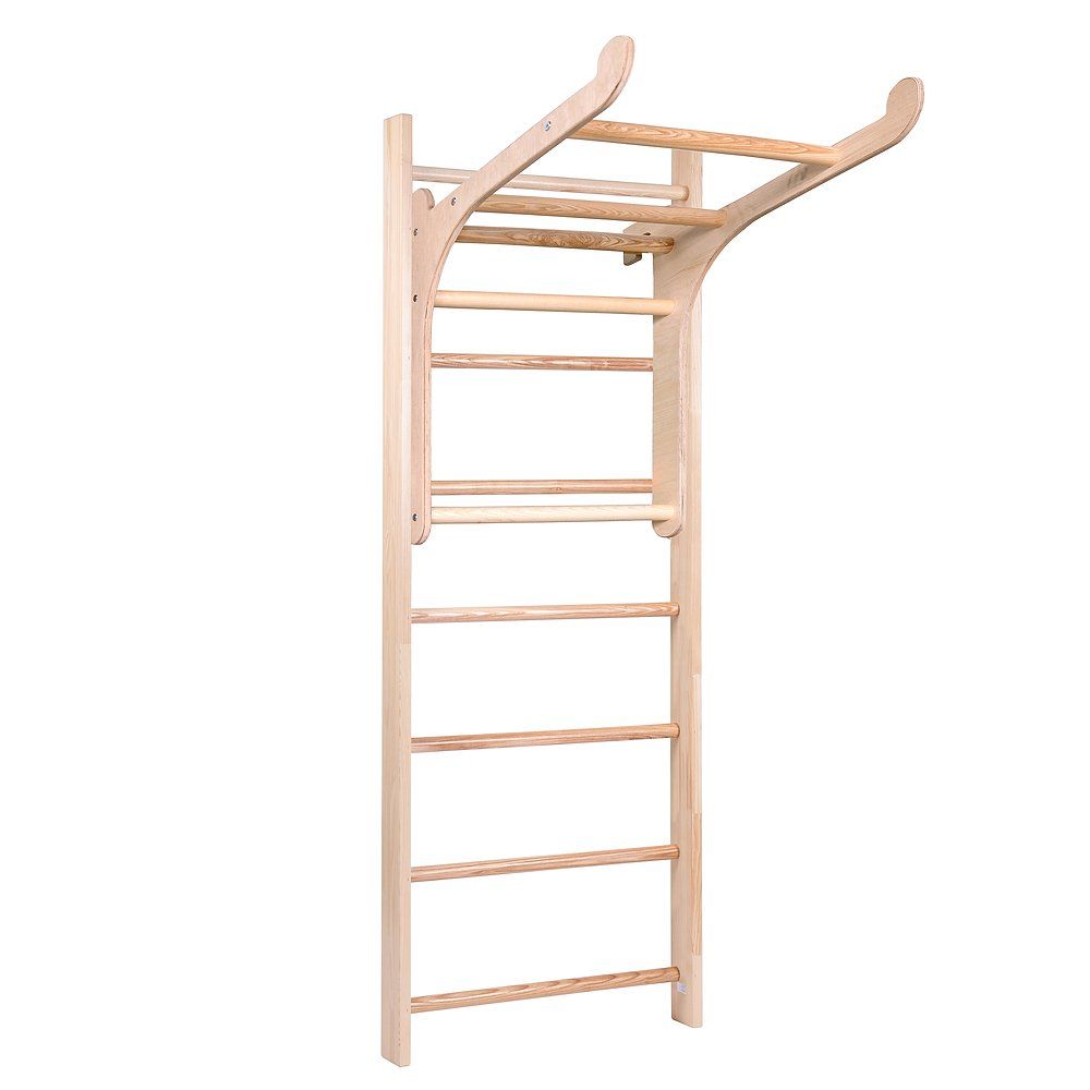 Sprossenwand mit Klimmzugbügel aus Holz. Leiter mit Sprossen und Klimmzugbügel. Holzkonstruktion.