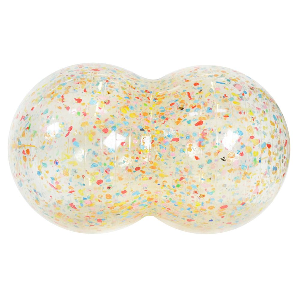 Doppelt geformter Fitnessball mit bunten Flecken. Durchsichtiges Material.