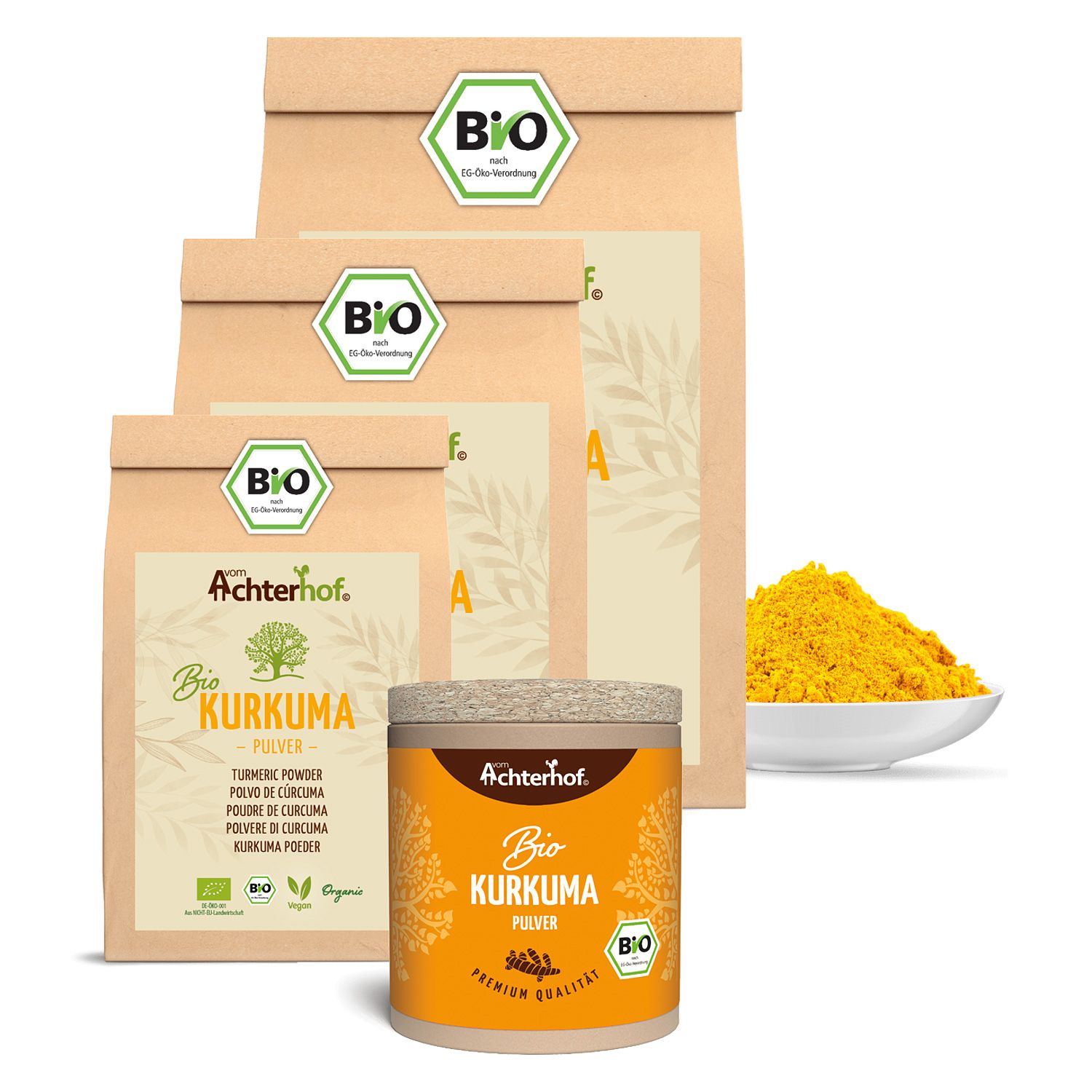 Mehrere Packungen und eine Dose Kurkuma-Pulver. Aufschrift: Achterhof Bio Kurkuma Pulver. Bio-Siegel.