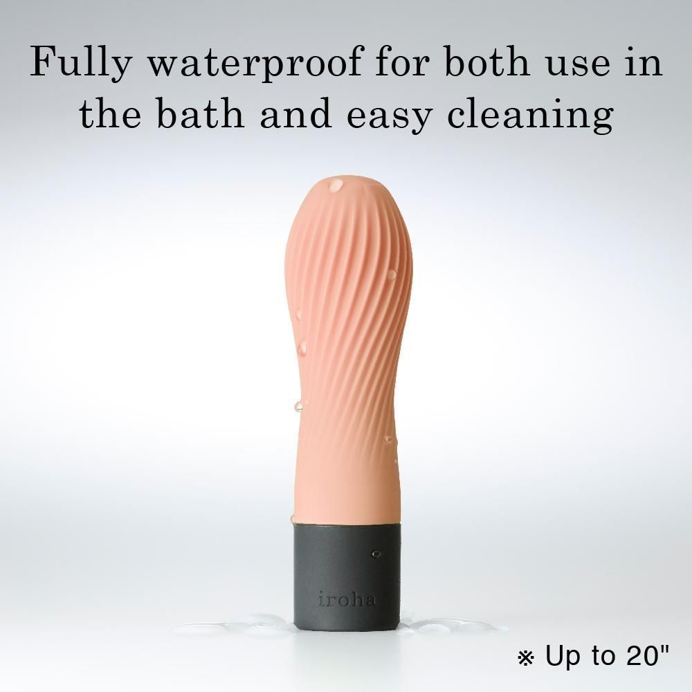 Pfirsichfarbener Vibrator mit schwarzem Sockel. Wasser auf der Oberfläche. Text: "Fully waterproof...easy cleaning".