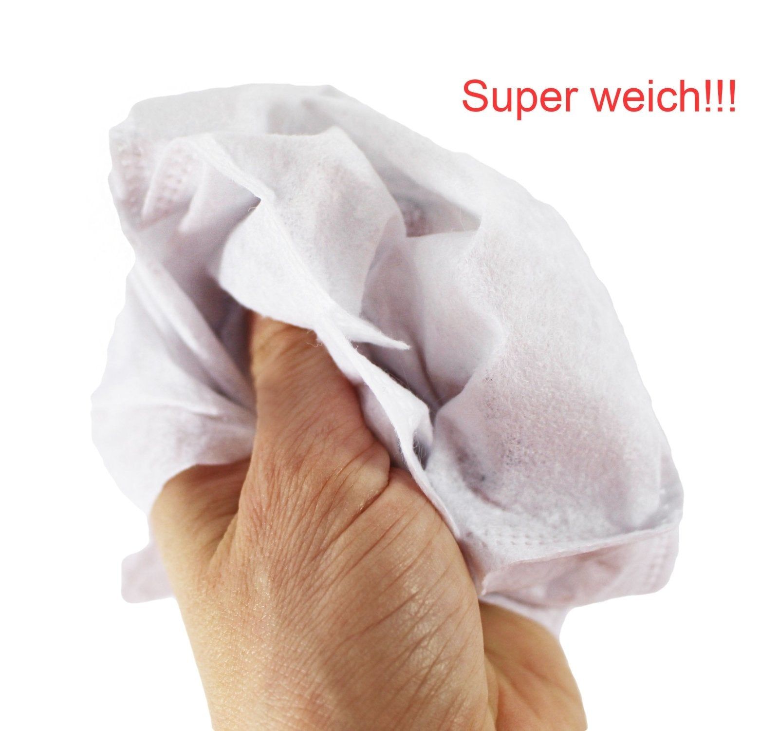 Hand hält zusammengeknüllten weißen Waschhandschuh. Text: Super weich!!!
