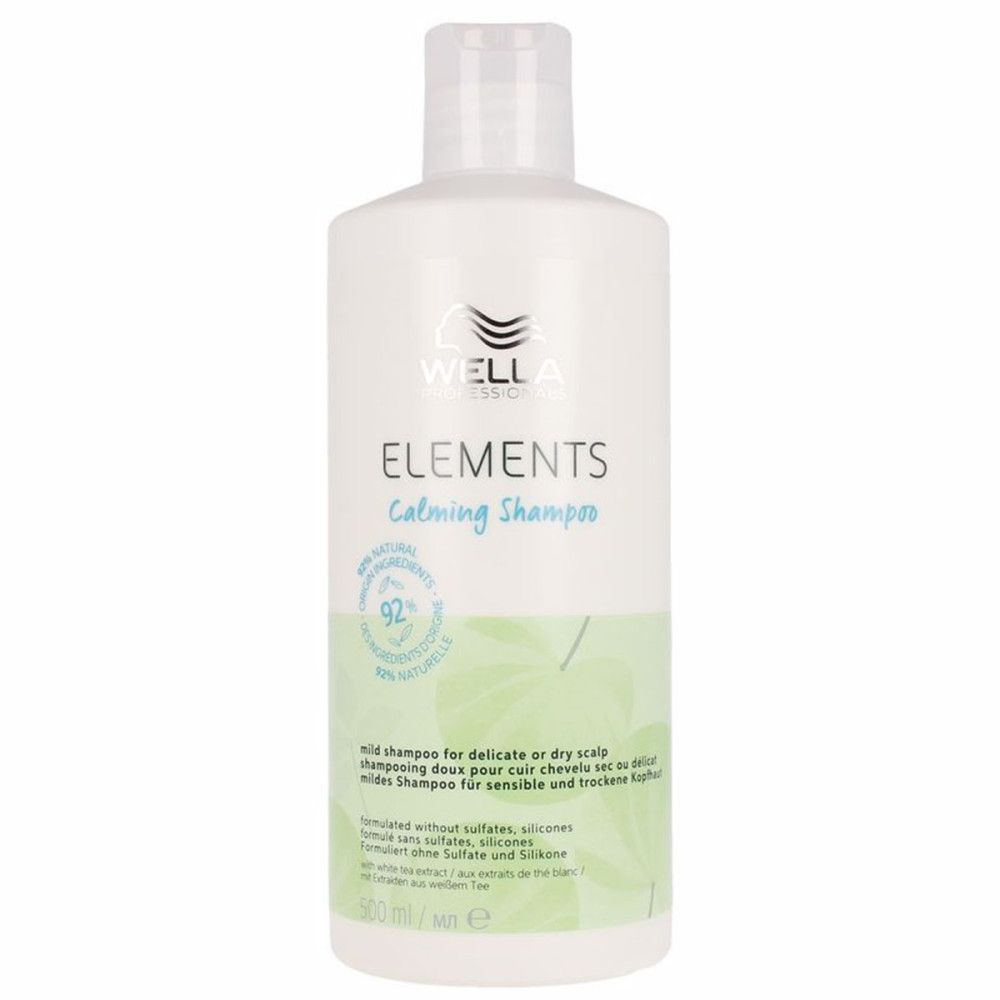 Weiße Flasche mit Wella Elements Shampoo. Aufschrift: ELEMENTS Calming Shampoo. Grün-weißes Etikett mit Blättern und 92% natürlichen Inhaltsstoffen.