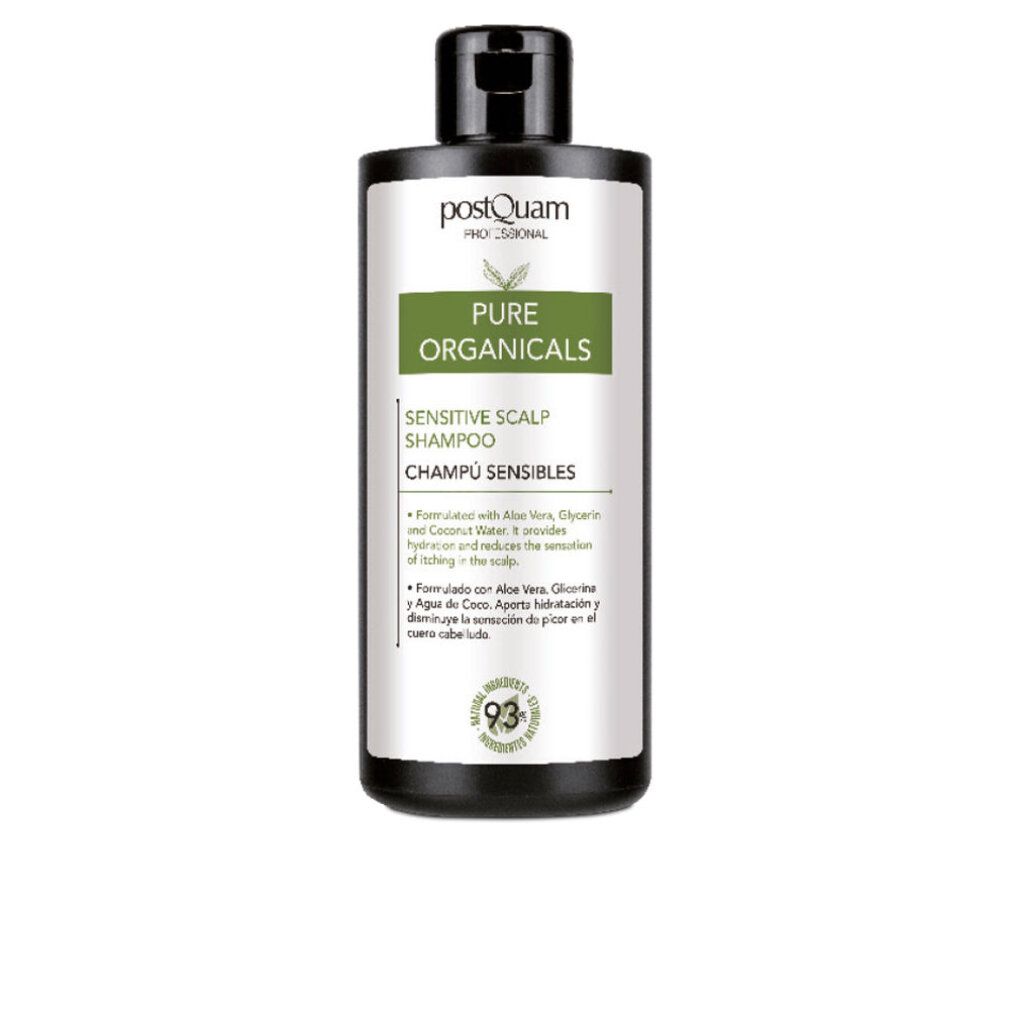 Schwarze Flasche mit Etikett. Text: Postquam, Pure Organicals, Sensitive Scalp Shampoo. Grün-weißes Etikett. 93% Siegel.