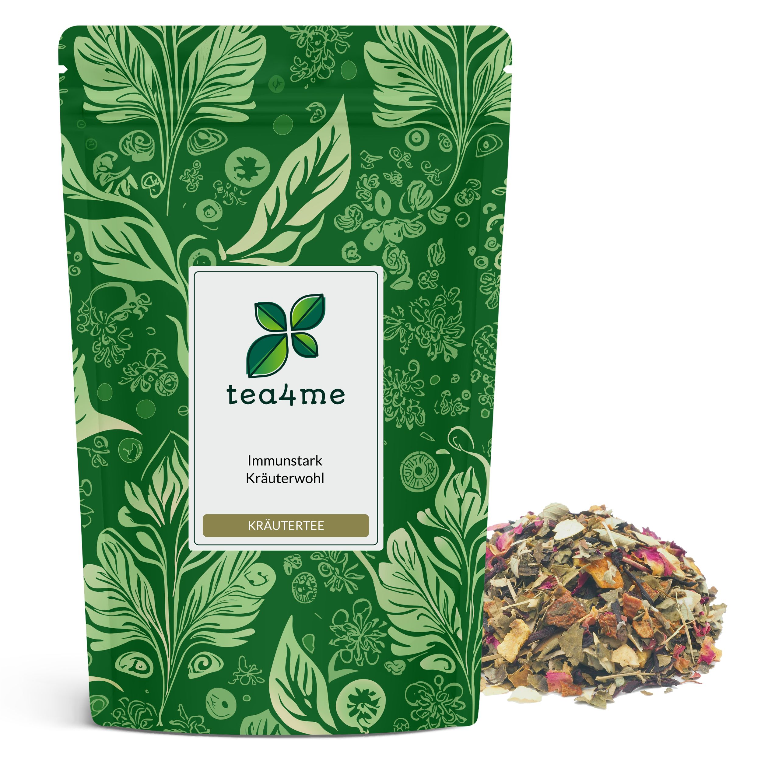Grüner Beutel mit Kräutertee. Aufschrift: tea4me, Immunstark Kräuterwohl Kräutertee. Daneben ein Haufen loser Kräuter.
