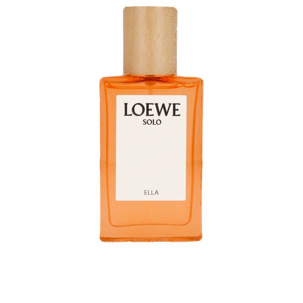 Rechteckige Flasche mit orangefarbener Flüssigkeit und Holzverschluss. Auf dem Etikett steht "LOEWE SOLO ELLA".