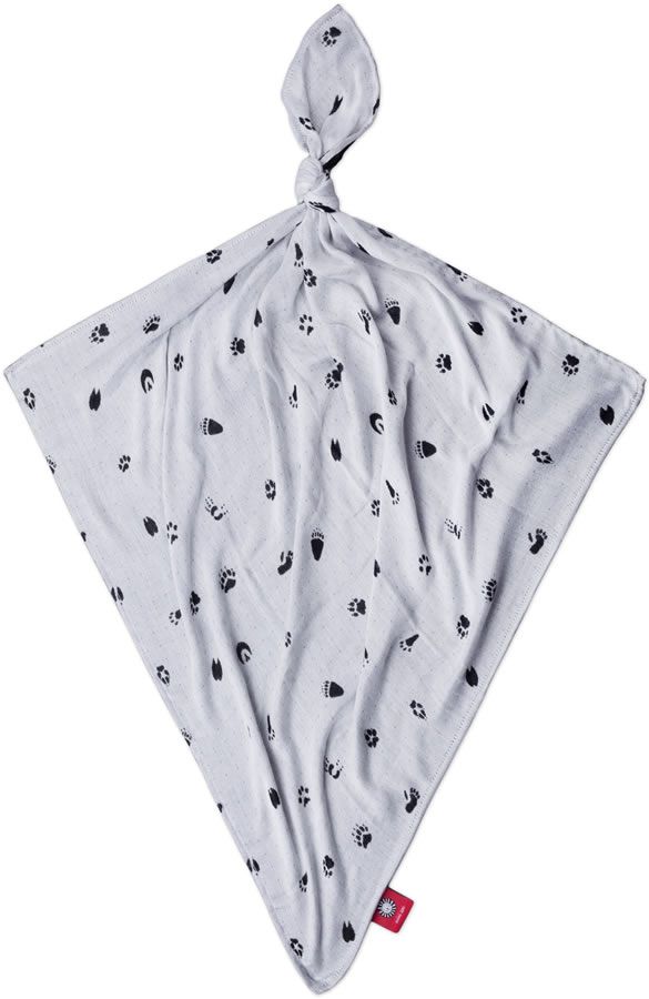 Hellgraues Musselintuch mit schwarzen Fußabdrücken. Quadratisch, mit Knoten. Rotes Etikett. Bambus-Line.