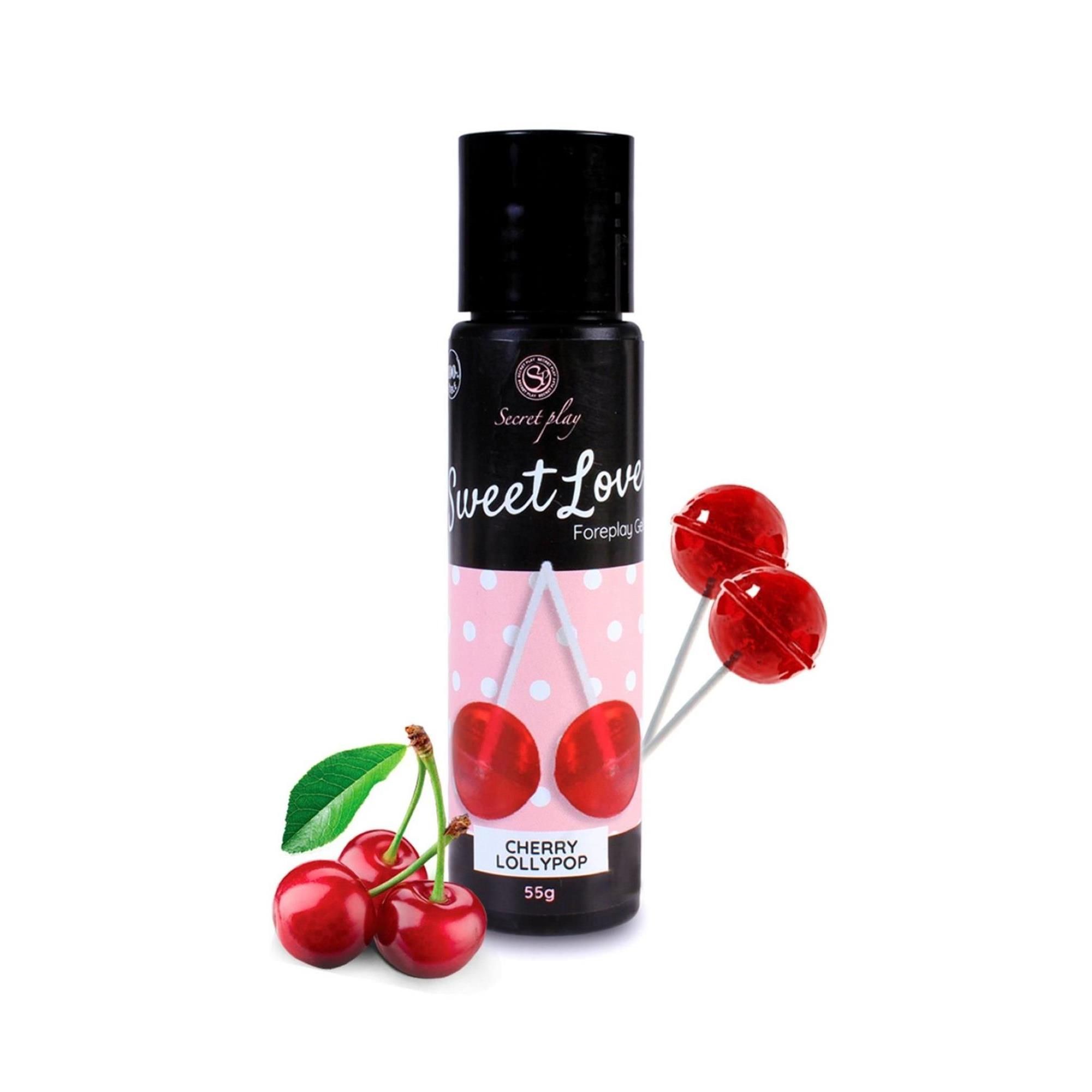 Flasche mit schwarzem Deckel, rosa-weißem Etikett und Kirsch-Lollipop-Motiv. Text: Secret Play, Sweet Love, Cherry Lollipop, 55g. Kirschen.
