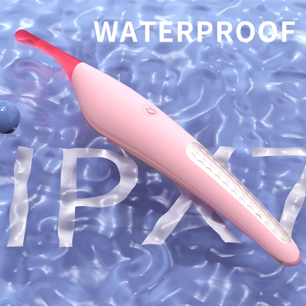Rosa Vibrator mit goldfarbenem Kopf. Wasserdicht, IPX7-Zertifizierung. Auf blauem Wasserhintergrund.