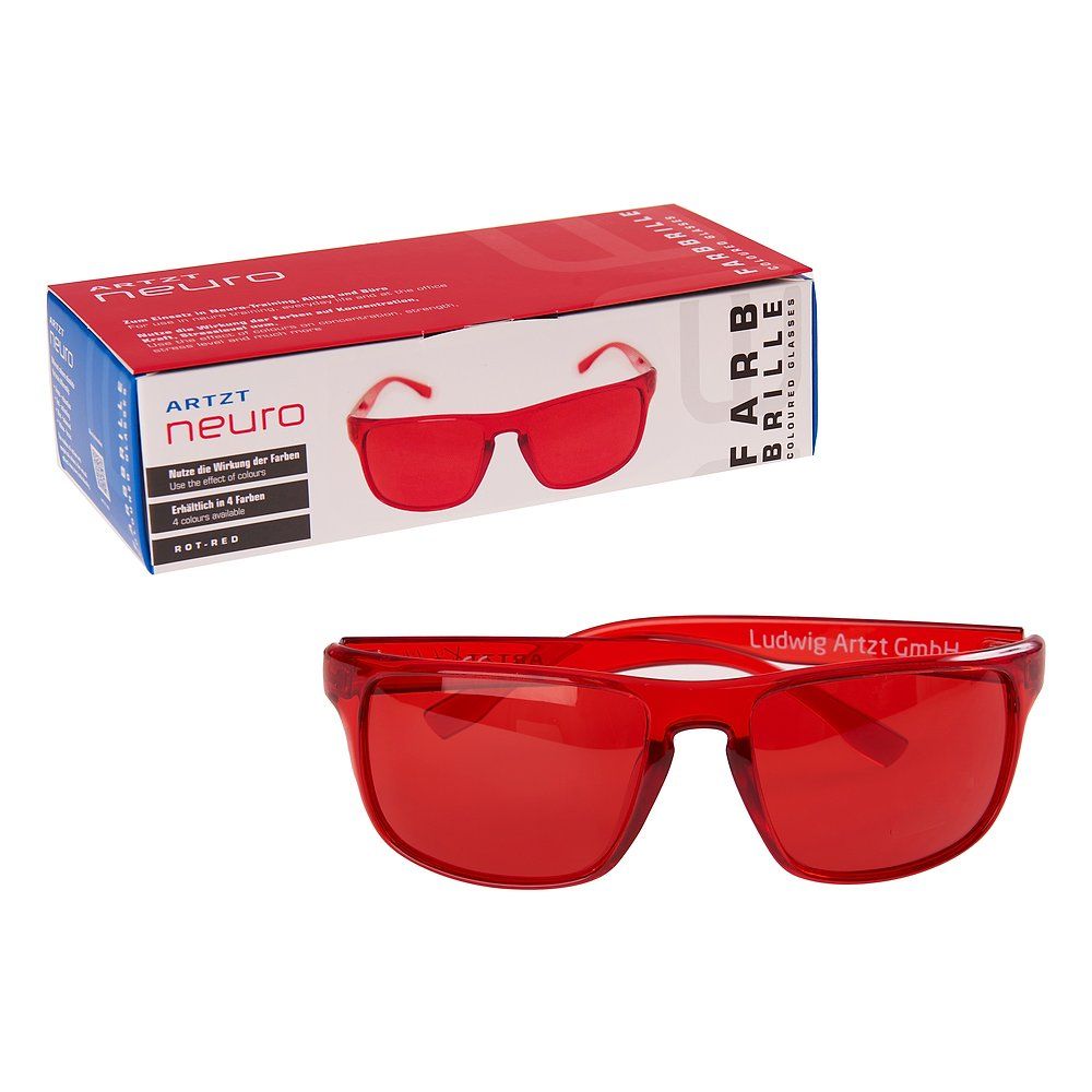 Rote Brille mit rechteckigen Gläsern. Daneben eine Produktverpackung mit Aufdruck "ARTZT neuro FARB BRILLE".