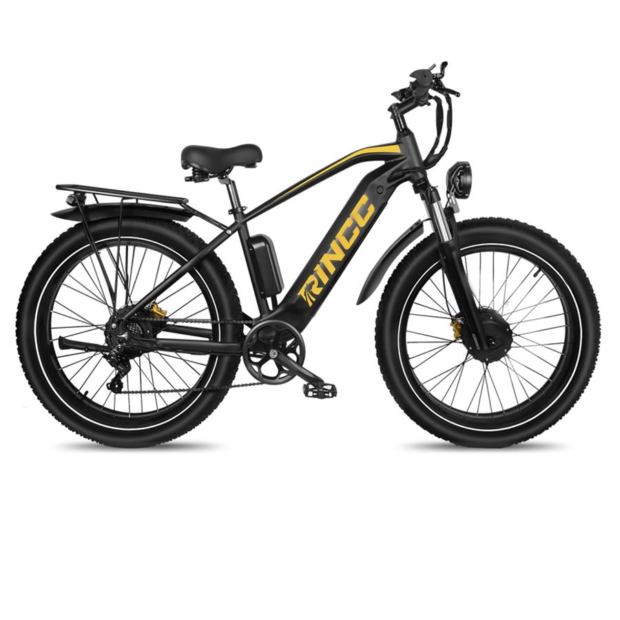 Schwarzes E-Mountainbike mit Schutzblechen und Gepäckträger. Rincc-Logo, dicke Reifen.