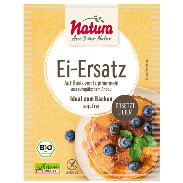 Verpackung von Natura Ei-Ersatz. Enthält Bio- und Vegan-Siegel. Text: Ei-Ersatz, ersetzt 3 Eier. Abbildung von Pfannkuchen mit Blaubeeren.