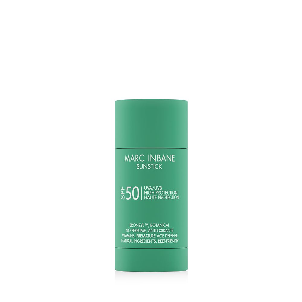 Zylindrischer, grüner Sunstick. Aufschrift: MARC INBANE SUNSTICK, SPF 50, UVA/UVB High Protection. Text: Bronzyl, Botanical, No Perfume.