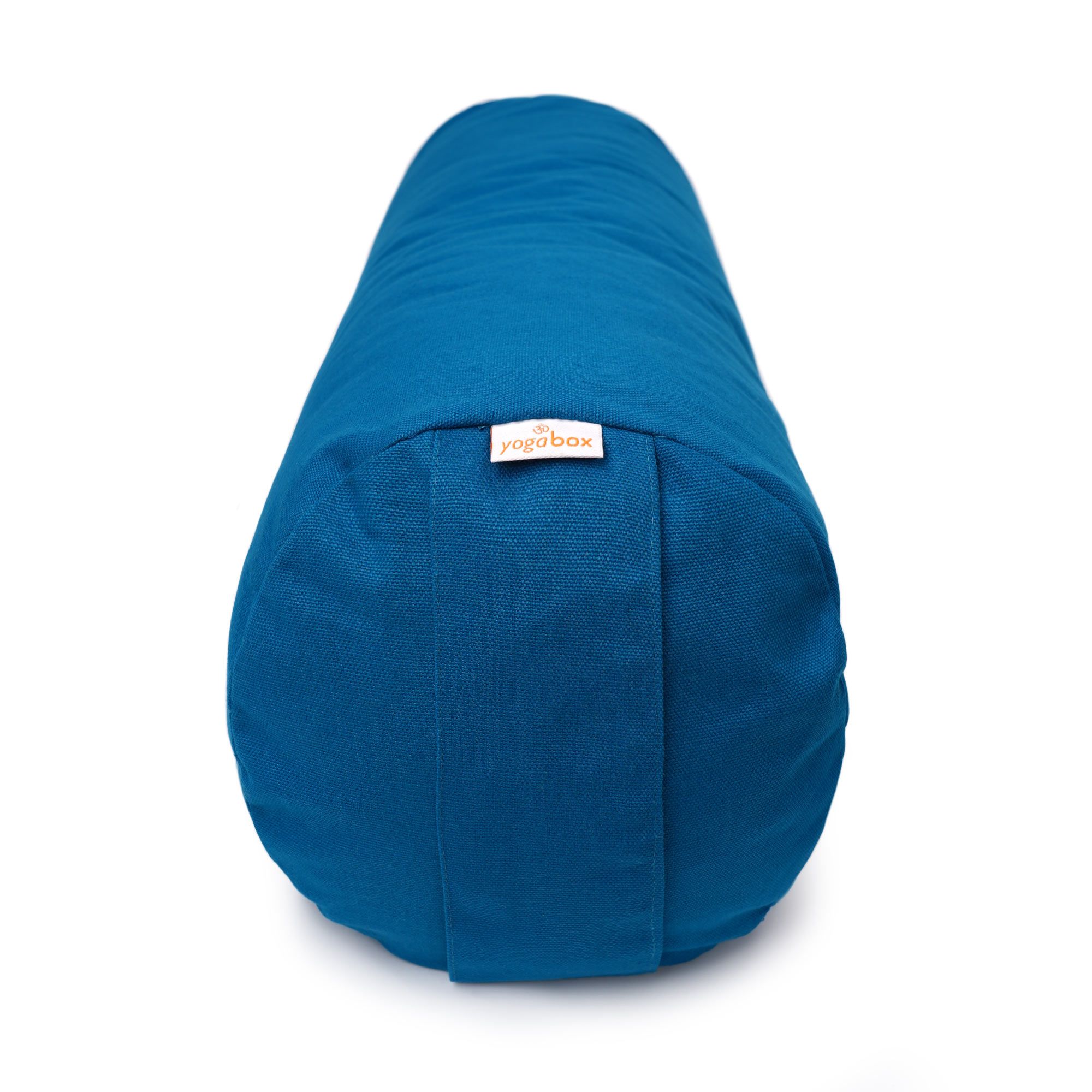 Endansicht eines blauen Yogabox Bolsters mit Markenetikett.