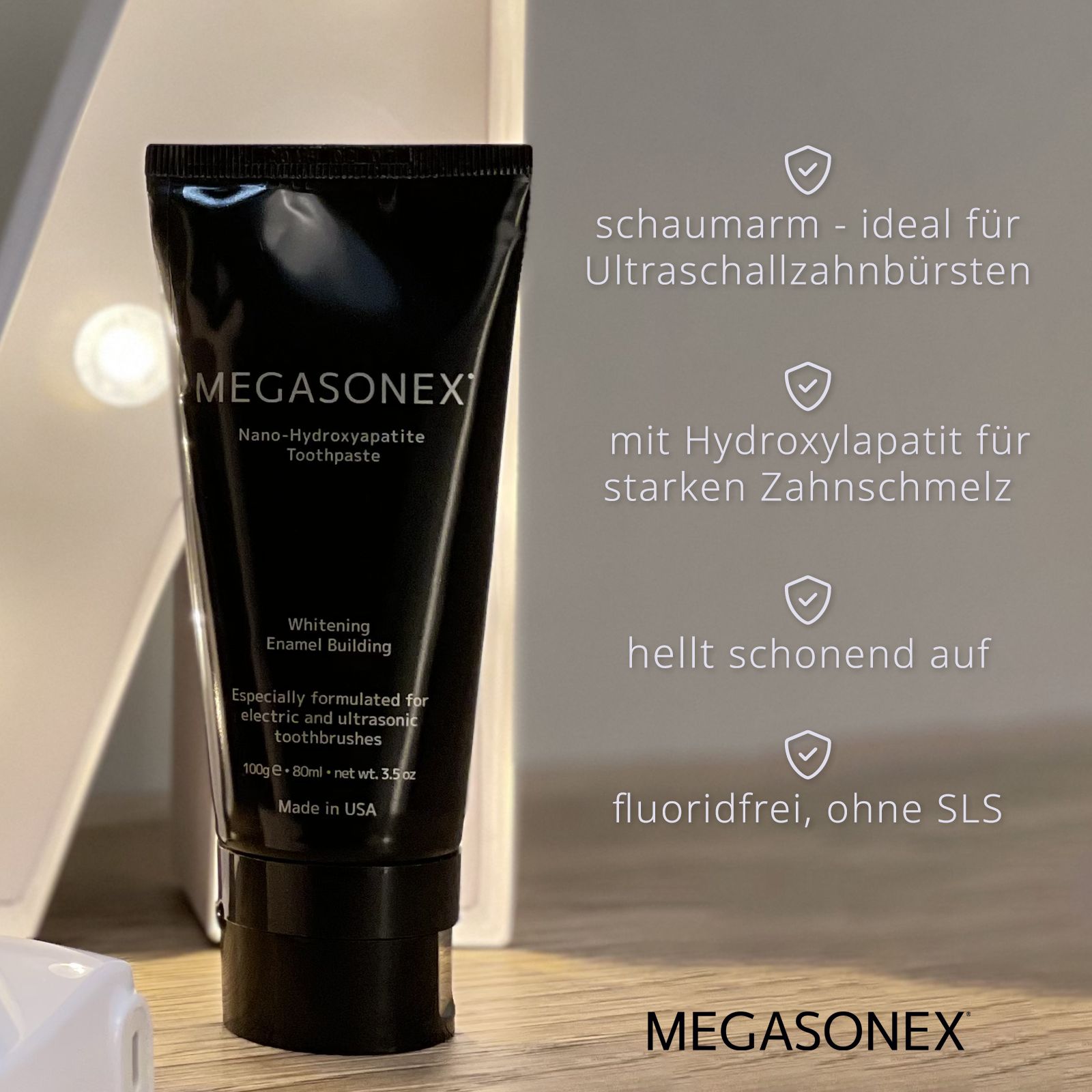 Schwarze Tube mit weißer Schrift. "MEGASONEX" und Produktinformationen. Text in deutscher Sprache.