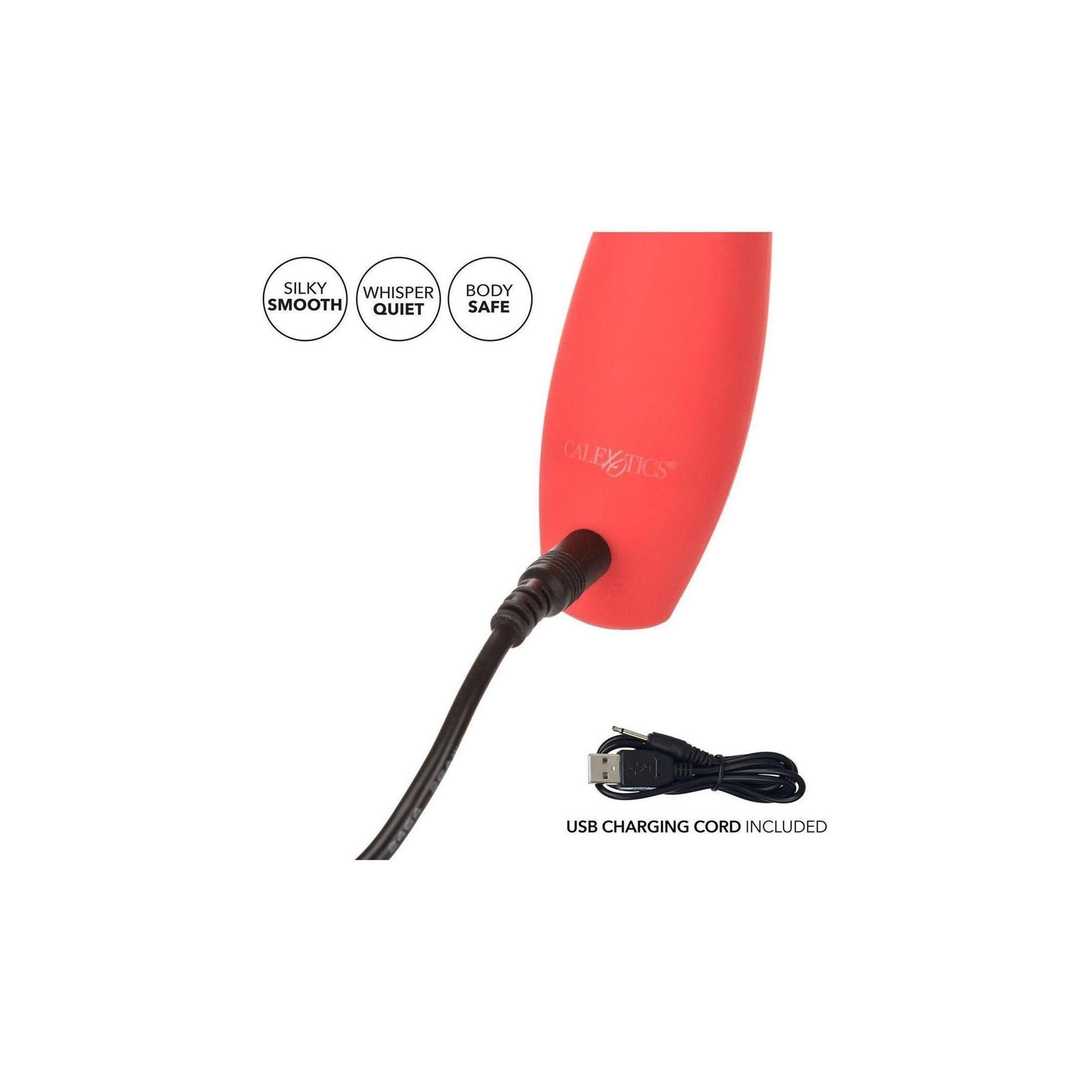 Orangener Vibrator mit USB-Ladekabel. Aufdrucke: Silky, Smooth, Whisper, Quiet, Body Safe.