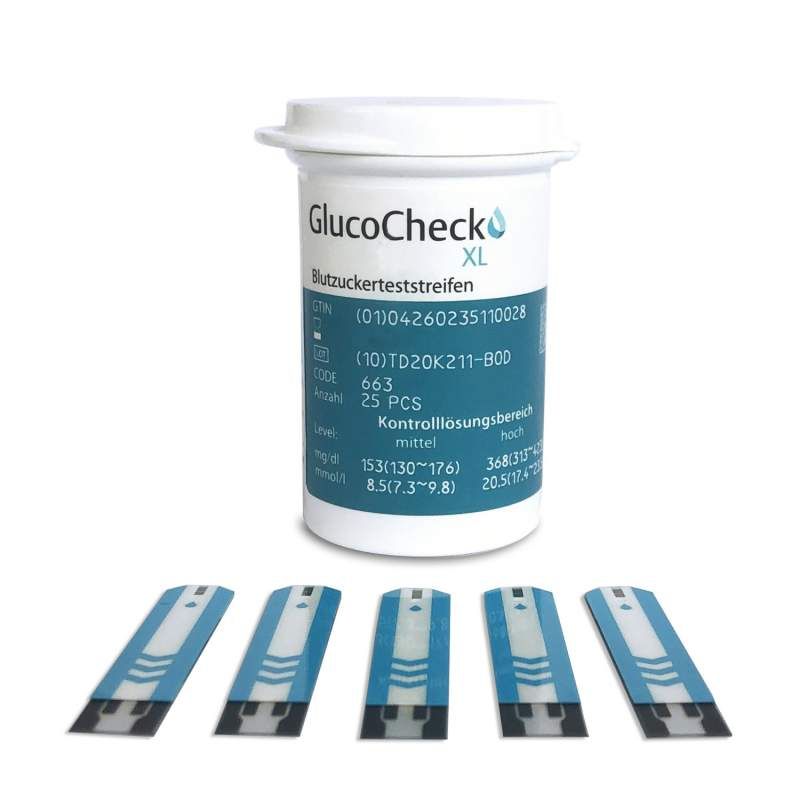 Behälter mit Teststreifen. Aufschrift: GlucoCheck XL. 25 Teststreifen liegen daneben. Aufschrift: Kontrolllösung. Blaue und weiße Teststreifen.