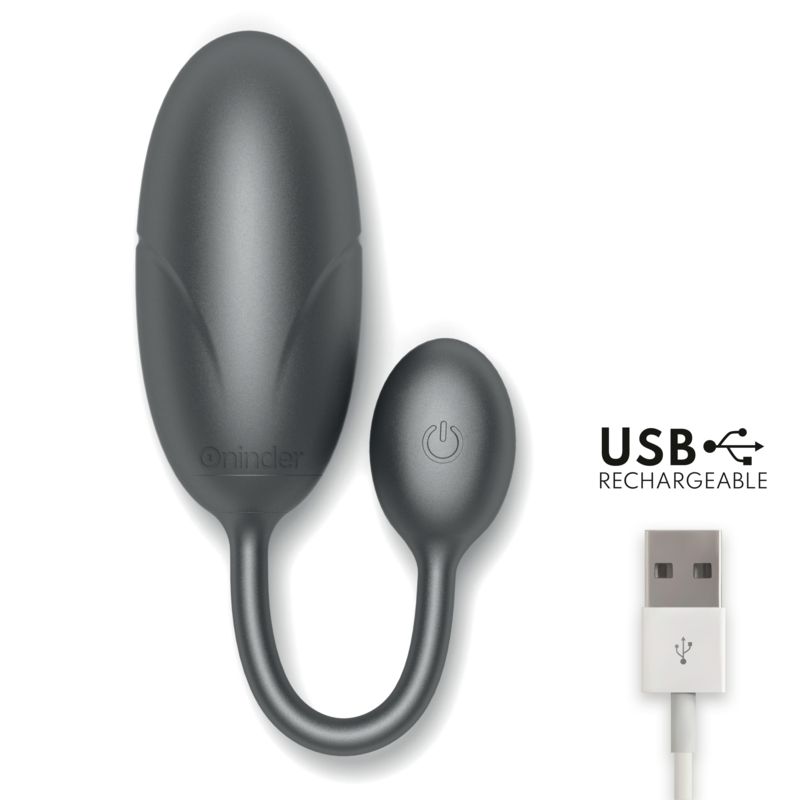 Graues Wellness-Produkt, Ei-Form, mit kleinerem, rundem Element. USB-Ladekabel und -Anschluss.