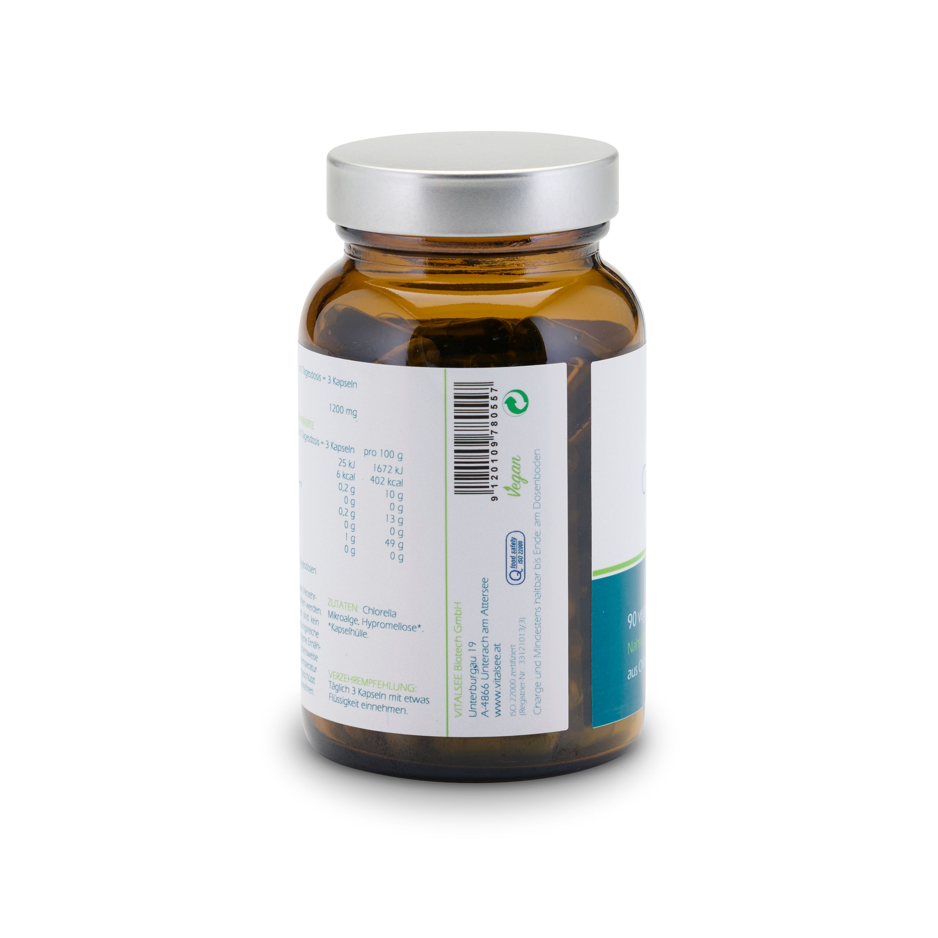 Braune Glasflasche mit silbernem Deckel. Etikett mit Nährwertangaben, Barcode und Logo.